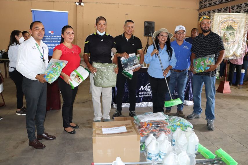 Capira: Escuelas reciben insumos de bioseguridad y limpieza