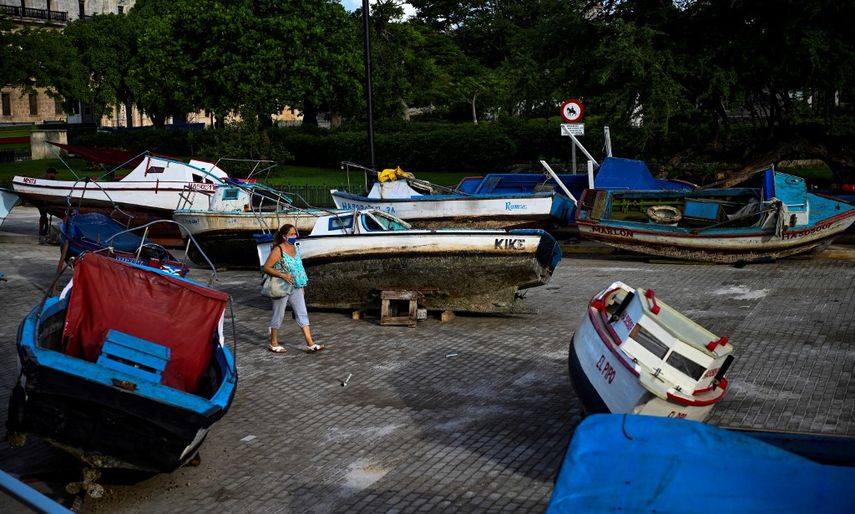 Hasta el domingo, Cuba había reportado 895.719 casos y 7.618 fallecidos.