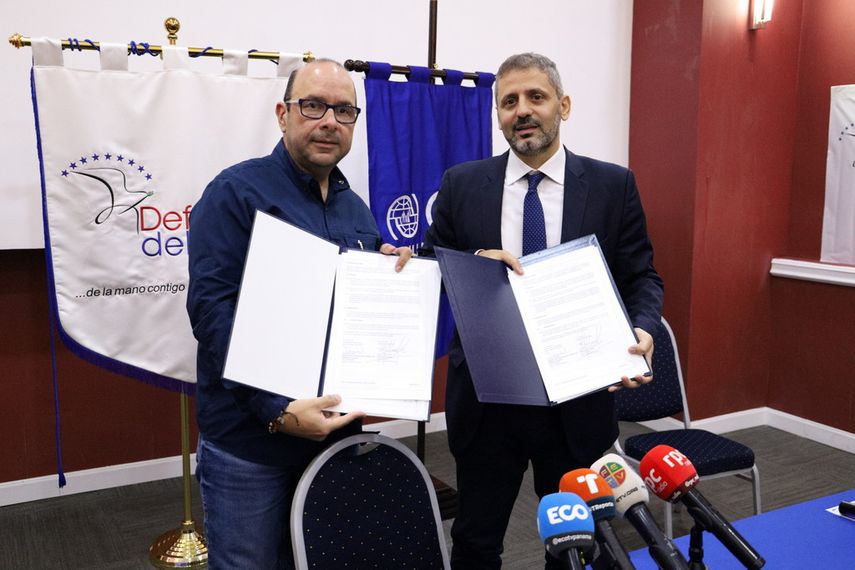 La Defensoría del Pueblo de Panamá llegó acuerdo con la OIM, en el que brindará acompañamiento y soporte a nivel a los migrantes que buscan atravesar el país. La Defensoría del Pueblo de Panamá llegó acuerdo con la OIM, en el que brindará acompañamiento y soporte a nivel a los migrantes que buscan atravesar el país.