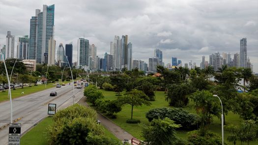 La Junta Directiva del Fondo Verde para el Clima (Green Climate Fund, GCF) anunció la selección de ciudad de Panamá como sede de su Oficina Regional para América Latina y el Caribe, una decisión que posiciona al país como un centro estratégico para la movilización de financiamiento climático. La Junta Directiva del Fondo Verde para el Clima (Green Climate Fund, GCF) anunció la selección de ciudad de Panamá como sede de su Oficina Regional para América Latina y el Caribe, una decisión que posiciona al país como un centro estratégico para la movilización de financiamiento climático.