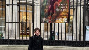 La artista francopanameña Isabel de Obaldía presentó este martes en París una exposición sobre la selva del Darién, entre Panamá y Colombia, que cientos de miles de migrantes intentaron cruzar rumbo a Estados Unidos.