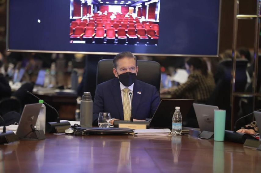 El Consejo de Gabinete, aprobó la asignación de un espectro adicional para la banda AWS, así como su costo para las concesionarias de telefonía móvil, cuyos fondos serán utilizados a favor de que más panameños puedan conectarse a la red de Internet.