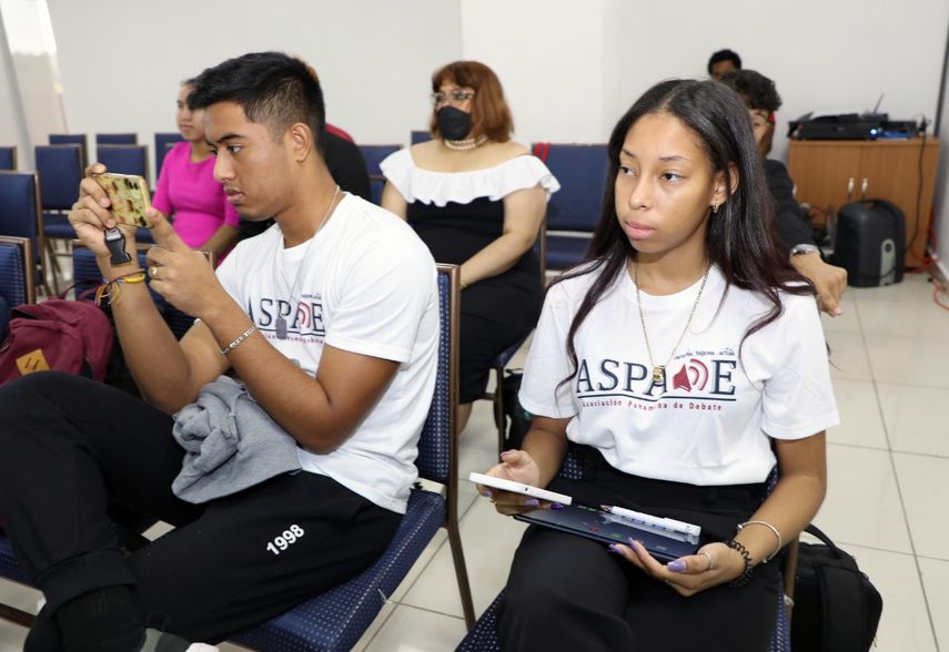 La Asociación Panameña de Debate (ASPADE) y el Consejo Nacional de Clubes de Debate (CNCD) organizaron para este fin de semana las eliminatorias para la gran final de la Copa Nacional de Debate de Panamá, que tendrá lugar este domingo 4 de diciembre.