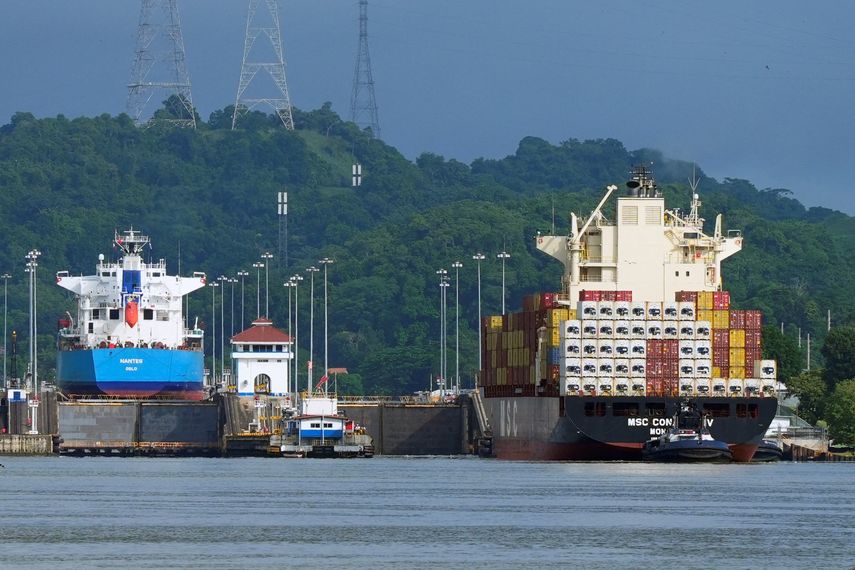 Canal de Panamá deja en pausa reducción del calado para octubre de 2026