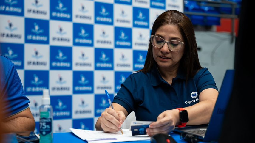 Ifarhu y Meduca inician entrega de tarjetas PUNCH del PASE-U para Panamá Centro