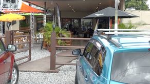 Diversos comerciantes, propietarios de bares, restaurantes, autobaños, entre otros negocios tomaron acciones legales ante la ASEP por la constante falta de electricidad.