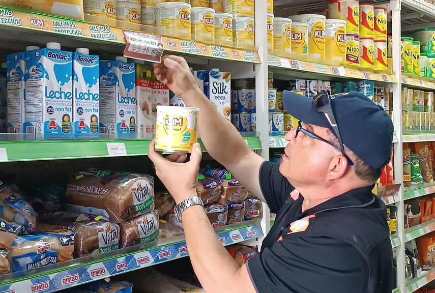 La Acodeco realiza verificaciones en locales comerciales.