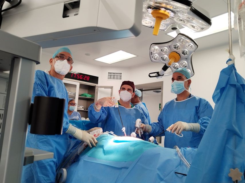 Ciudad de la Salud realiza por primera vez un trasplante renal de donante vivo