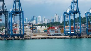 Pekín guarda silencio sobre puertos en Panamá y critica coerción económica