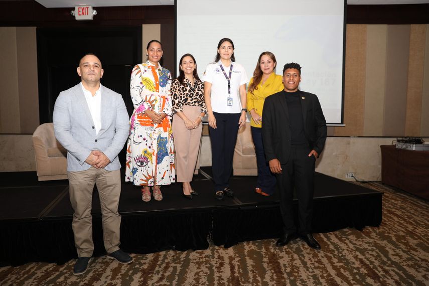 Este espacio fue propicio para aclarar a los asistentes de cómo será la implementación de la ley 187 de cara a diciembre del año en curso.