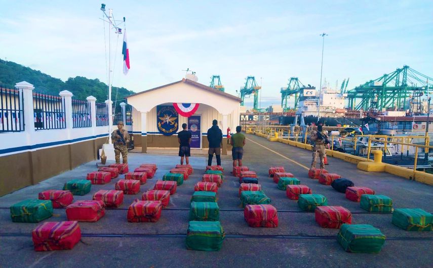Panamá decomisa más de dos toneladas de droga y detiene 5 personas en el Pacífico