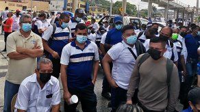 Paro de labores de trabajadores de Estrella Azul continúa