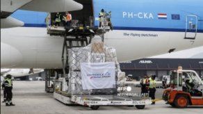 Llegan a Chile primeras vacunas de AstraZeneca