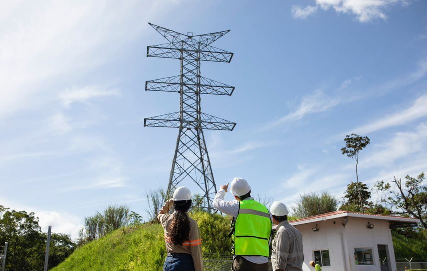 Con esta licitación, ETESA busca garantizar en el largo plazo (20 años), el suministro de energía eléctrica a los usuarios en Panamá. Con esta licitación, ETESA busca garantizar en el largo plazo (20 años), el suministro de energía eléctrica a los usuarios en Panamá.