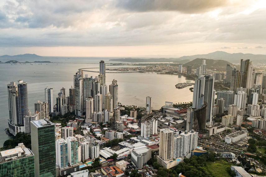 Panamá paga más intereses que lo que aporta el Canal