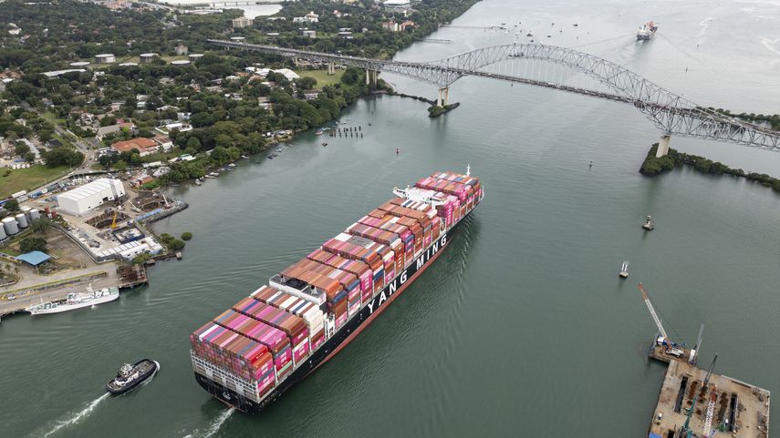 Crece el tránsito de buques en Canal de Panamá pese a aranceles de Trump
