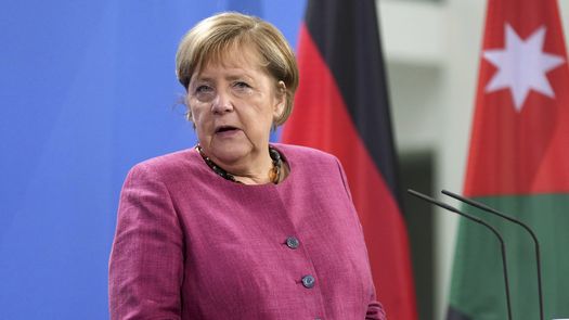 Angela Merkel preocupada por alza de casos de covid en Alemania