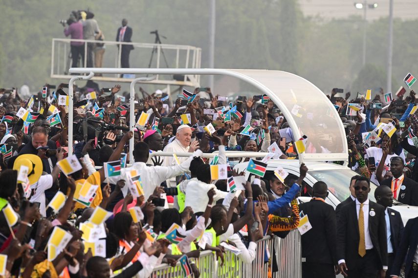 Papa Francisco clausura su visita a África