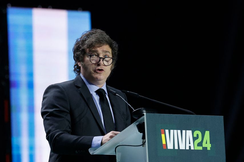 Javier Milei llama corrupta a la mujer del presidente de España