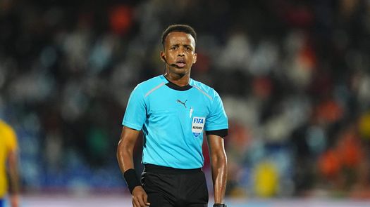 El Ministerio de Juventud y Deportes de Somalia defendió el martes la integridad del árbitro somalí Omar Artan, cuya entrada fue denegada el sábado en Estados Unidos donde debía trabajar durante el Mundial de fútbol, y mostró su apoyo inquebrantable. El Ministerio de Juventud y Deportes de Somalia defendió el martes la integridad del árbitro somalí Omar Artan, cuya entrada fue denegada el sábado en Estados Unidos donde debía trabajar durante el Mundial de fútbol, y mostró su apoyo inquebrantable.