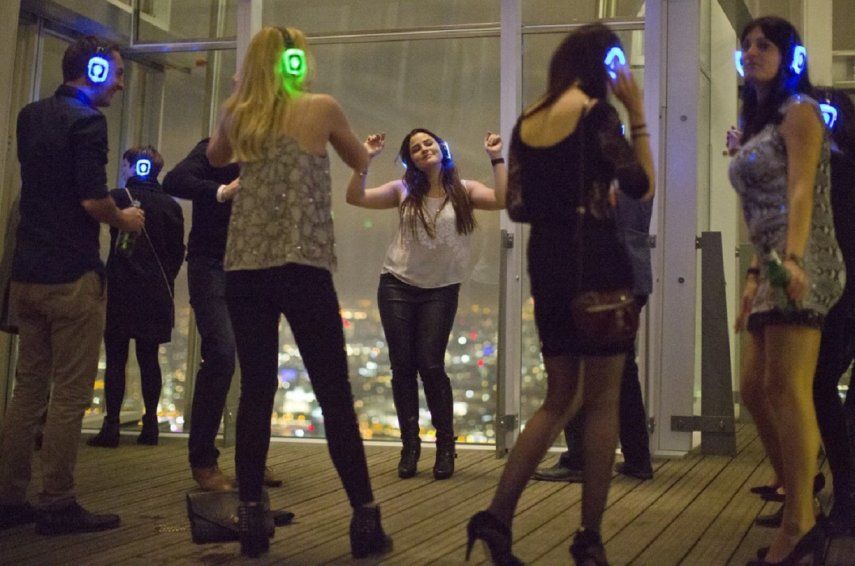 El ayuntamiento de Berlín también ha autorizado la reapertura además de las discotecas, de saunas y hamames, actividades muy apreciadas en Alemania, a las personas vacunadas y curadas. 