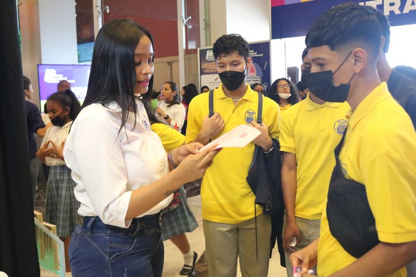 Feria Internacional del Libro recibe a privadas de libertad