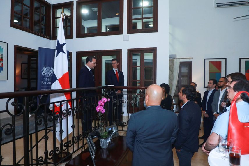 Panamá recupera confianza internacional y recibe inversionistas de Reino Unido