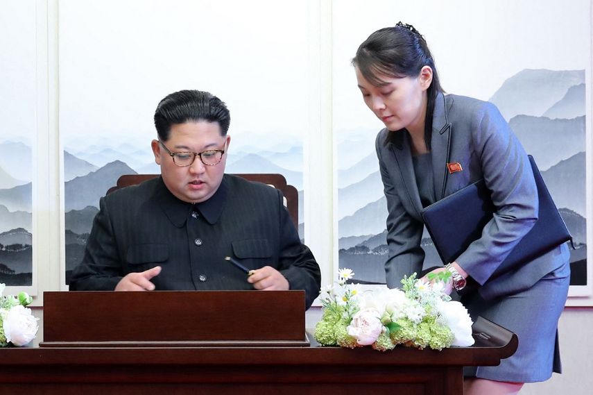 Kim Jong-un pidió que las mujeres tengan más hijos. Kim Jong-un pidió que las mujeres tengan más hijos.