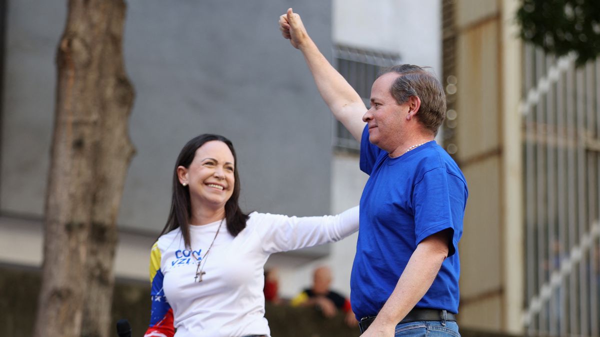 Juan Pablo Guanipa estuvo en libertad menos de 12 horas. El dirigente opositor en Venezuela volvió a ser detenido tras hablar de elecciones durante su breve excarcelación, que aprovechó además para recorrer Caracas en motocicleta y reunirse con familiares de presos políticos. Juan Pablo Guanipa estuvo en libertad menos de 12 horas. El dirigente opositor en Venezuela volvió a ser detenido tras hablar de elecciones durante su breve excarcelación, que aprovechó además para recorrer Caracas en motocicleta y reunirse con familiares de presos políticos.