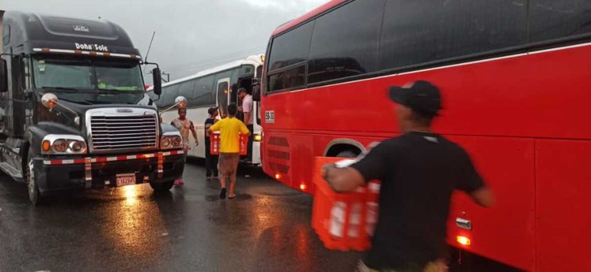 Grupos de la comarca Ngäbe-Buglé tienen la vía interamericana cerrada en Chiriquí