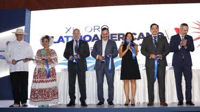 Simon Pelletier, Presidente De La Asociación Internacional De Pilotos Marítimos (IMPA, por sus siglas en Inglés); Capitán Gabriel Alemán, Presidente de la Asociación de Prácticos del Canal De Panamá; Ing. Ilya Espino De Marotta, Sub Administradora del Canal de Panamá; Su Excelencia Luis Bernal, Embajador De Panamá Ante La Organización Marítima Internacional y el Cap. Juan Maltez, Director de Gente de Mar, de la Autoridad Marítima de Panamá.&nbsp;