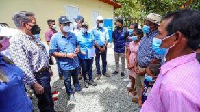 Presidente entrega remozamiento de casas a 10 familias de Costa Abajo de Colón