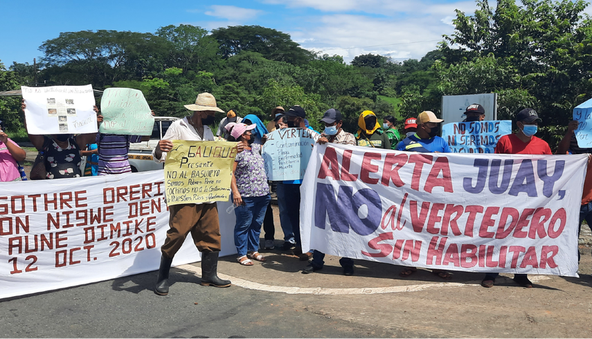 Los trabajos de limpieza del MOP el vertedero de San Félix ocasionaron una protesta a orillas de la carretera interamericana en días pasados.