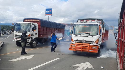 Una protesta en el corregimiento de Chiriquí por más de 15 horas, por parte de transportistas de carga del día de ayer terminó en enfrentamientos con unidades de control de multitudes de la Policía Nacional.