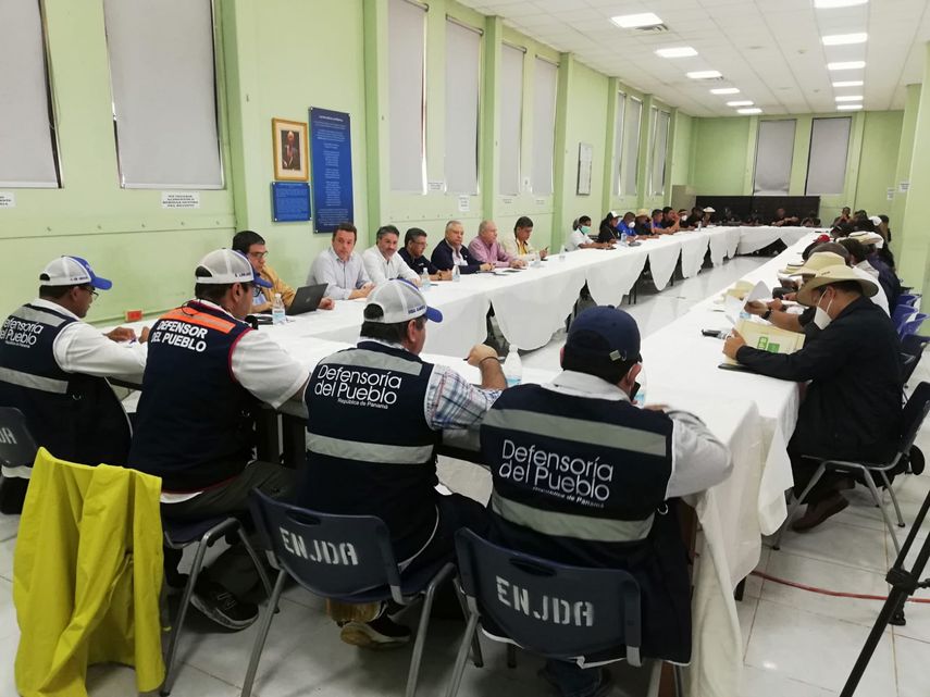A esta hora, continúa el diálogo en la mesa de negociación instalada en la Escuela Normal, Juan Demóstenes Arosemena en la provincia de Veraguas.