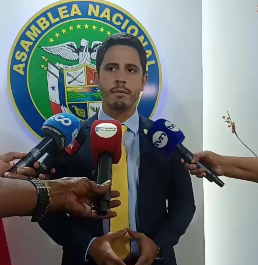 El diputado de MOCA, José Pérez Barboni, expresó su opinión sobre la iniciativa. El diputado de MOCA, José Pérez Barboni, expresó su opinión sobre la iniciativa.