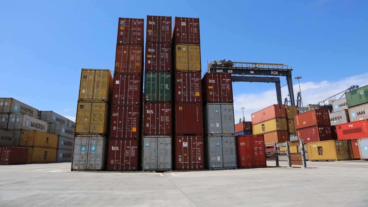 Panamá cuestiona, debido a las fuentes de información utilizadas y la falta de contraste con los datos panameños, el más reciente informe de la Organización Mundial de Aduanas (OMA), que señala una alta infiltración de operadores del narcotráfico en los puertos del país. Panamá cuestiona, debido a las fuentes de información utilizadas y la falta de contraste con los datos panameños, el más reciente informe de la Organización Mundial de Aduanas (OMA), que señala una alta infiltración de operadores del narcotráfico en los puertos del país.