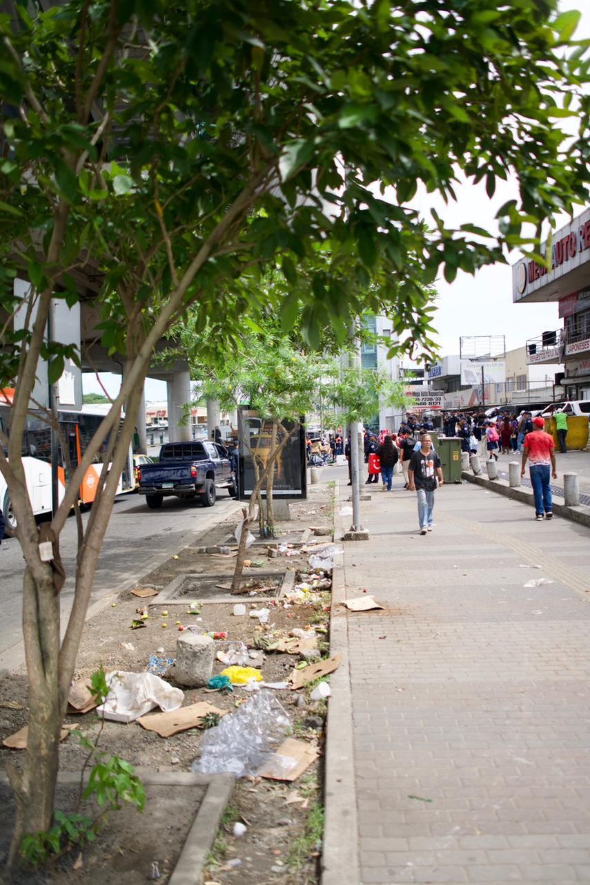 Metro de Panamá ejecuta desalojos de buhoneros en la estación 24 de diciembre
