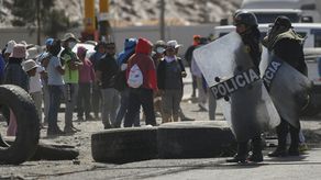 Perú decreta estado de emergencia en Lima y dispone militares para mitigar protestas. AFP
