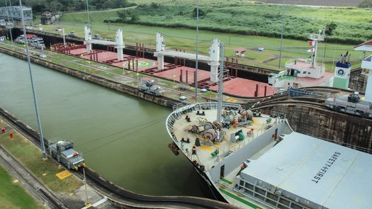 Canal de Panamá reporta un calado máximo para el tránsito de buques.