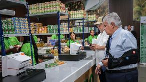 Mulino inauguró la tercera Tienda del Pueblo y verificó precios de los productos
