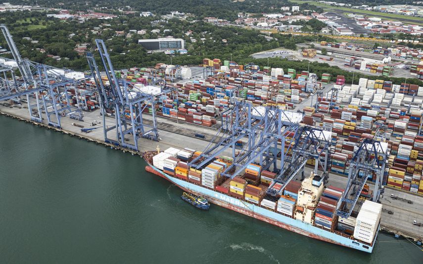 China participa en la licitación de nuevos puertos del Canal de Panamá China participa en la licitación de nuevos puertos del Canal de Panamá