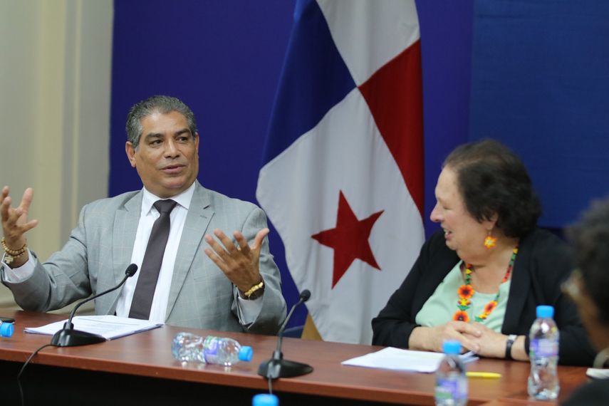 Sucre y Aponte coinciden en la importancia de la atención integral a los migrantes. Sucre y Aponte coinciden en la importancia de la atención integral a los migrantes.