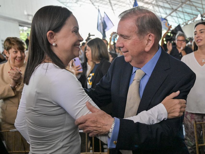 Candidato de oposición de Venezuela encabeza su primer mitin presidencial