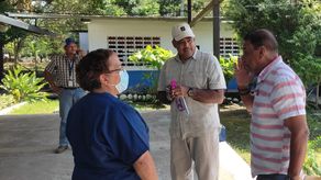 En Paso Canoas abajo, las aguas residuales pasan por el frente y parte del patio de las casas, además del centro educativo del área donde la comunidad educativa está cansada de denunciar el problema.