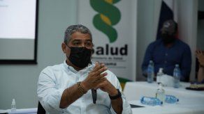 Estar vacunados no significa que debemos relajarnos: ministro Sucre