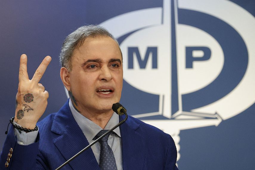 Luego de reabrir el caso en noviembre de 2023, el fiscal general de Venezuela descartó la primera tesis que indicaba homicidio-suicidio de Canserbero y Molnar. Luego de reabrir el caso en noviembre de 2023, el fiscal general de Venezuela descartó la primera tesis que indicaba homicidio-suicidio de Canserbero y Molnar.