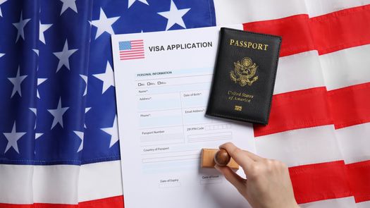 La Administración del presidente de Estados Unidos, Donald Trump, suspendió el procesamiento de visados de inmigrantes para ciudadanos de 75 países, entre ellos Brasil, Colombia, Rusia e Irán. La Administración del presidente de Estados Unidos, Donald Trump, suspendió el procesamiento de visados de inmigrantes para ciudadanos de 75 países, entre ellos Brasil, Colombia, Rusia e Irán.