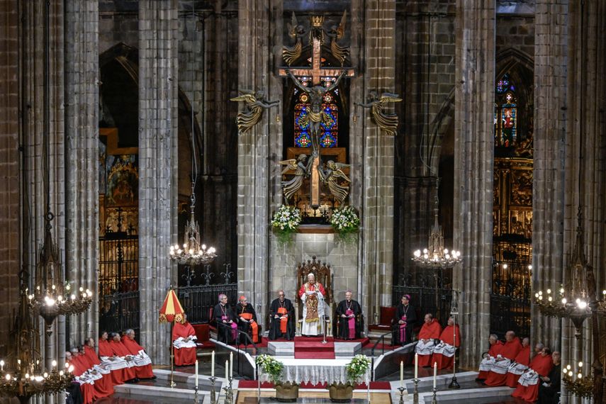 Miles de fieles se congregaron este martes para recibir al papa León XIV con gran expectación