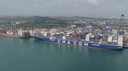 Los dos puertos cercanos al Canal de Panamá que cambiaron de operador esta semana tras la salida del conglomerado chino CK Hutchison luego de que su concesión fue anulada por el Supremo panameño, han restablecido sus operaciones, informaron este sábado las autoridades. Los dos puertos cercanos al Canal de Panamá que cambiaron de operador esta semana tras la salida del conglomerado chino CK Hutchison luego de que su concesión fue anulada por el Supremo panameño, han restablecido sus operaciones, informaron este sábado las autoridades.
